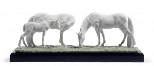 Horses in The Meadow Sculpture Height (in):  7.087\
Width (in):  18.504\
Length (in):  5.906\

Porcelain Type:  Matte
Sculptor:  José Luis Santes
Finished:  Matte
Year:  2022
Designed & Handcrafted in Spain








